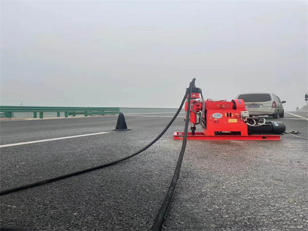 木里马路路基路面开裂下沉注浆加固灌浆